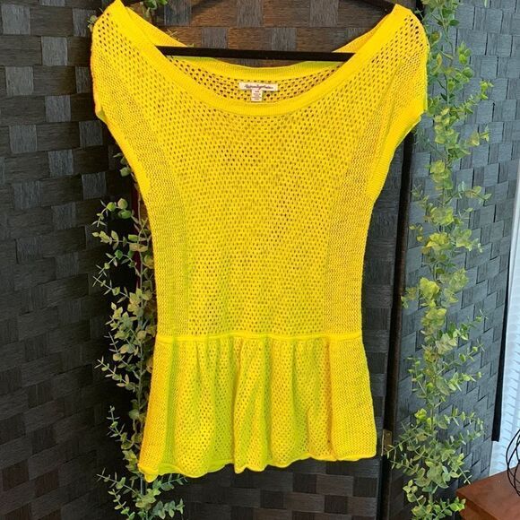 AE Size XS neon yellow pullover top worn over tanks or bralette - Picture 1 of 7